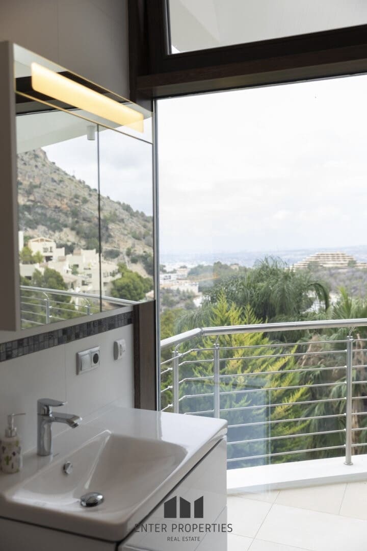 5 bedroom Villa for sale in Altea with pool - € 2,480,000 (Ref: 9127937)