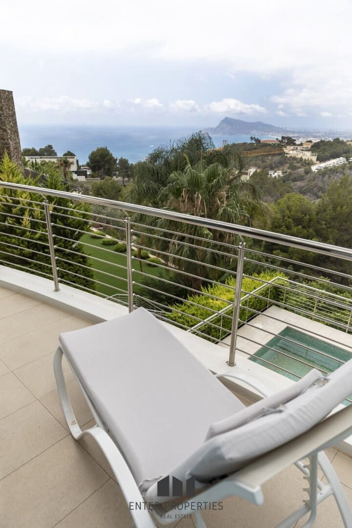 5 bedroom Villa for sale in Altea with pool - € 2,480,000 (Ref: 9127937)