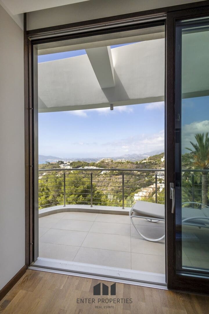 5 bedroom Villa for sale in Altea with pool - € 2,480,000 (Ref: 9127937)