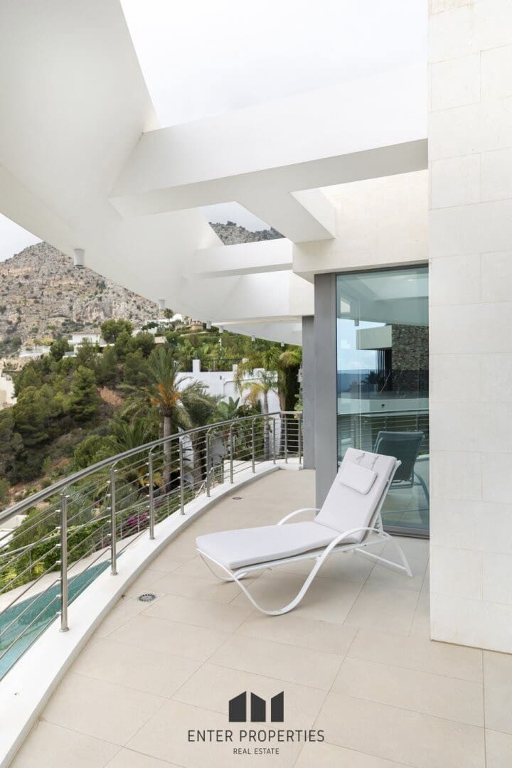 5 bedroom Villa for sale in Altea with pool - € 2,480,000 (Ref: 9127937)