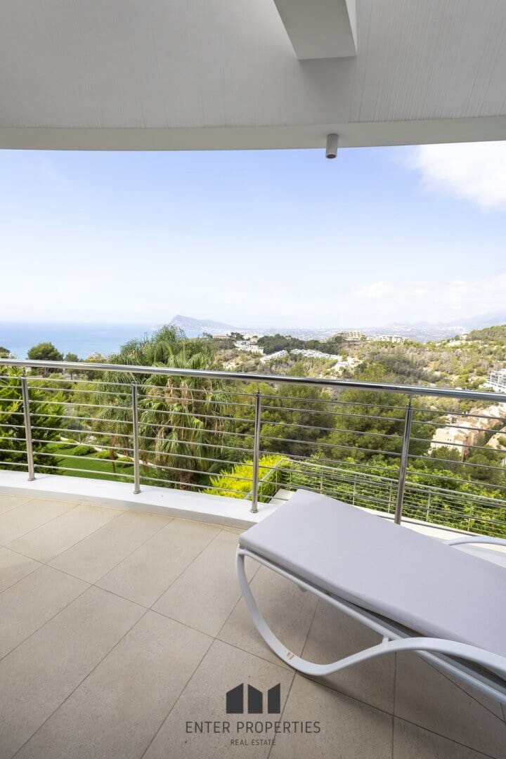 5 bedroom Villa for sale in Altea with pool - € 2,480,000 (Ref: 9127937)
