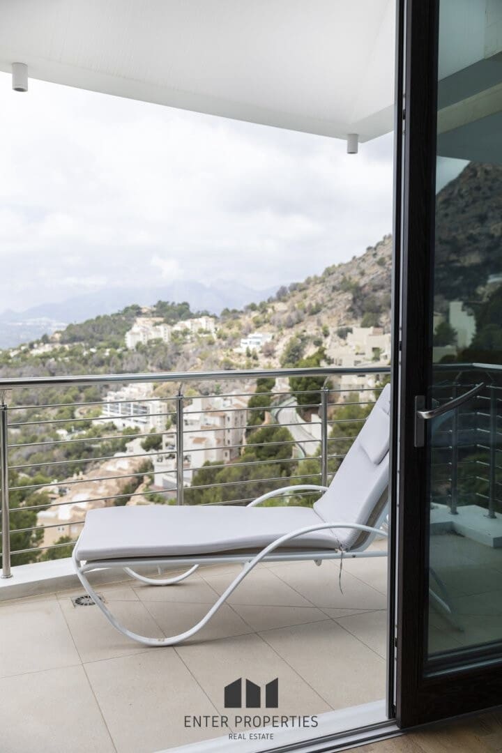 5 bedroom Villa for sale in Altea with pool - € 2,480,000 (Ref: 9127937)