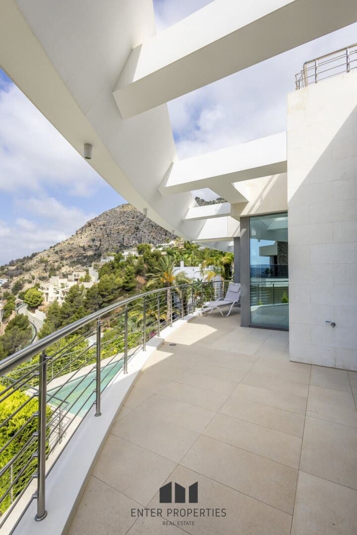 5 bedroom Villa for sale in Altea with pool - € 2,480,000 (Ref: 9127937)