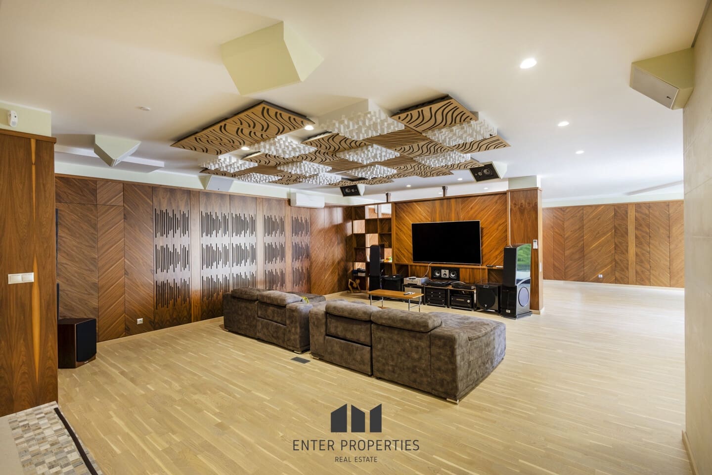 5 bedroom Villa for sale in Altea with pool - € 2,480,000 (Ref: 9127937)