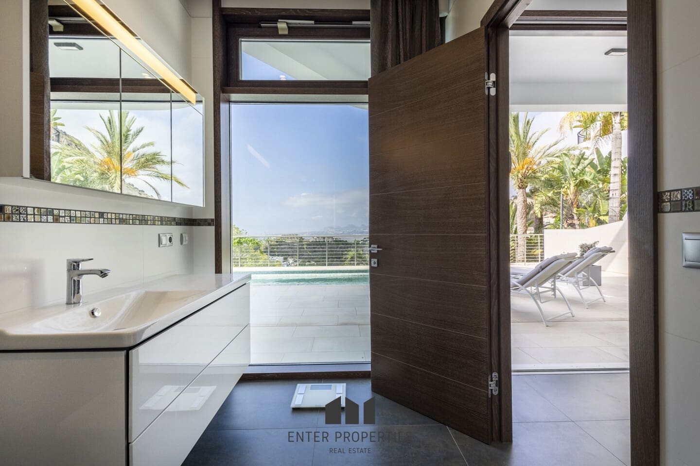 5 bedroom Villa for sale in Altea with pool - € 2,480,000 (Ref: 9127937)