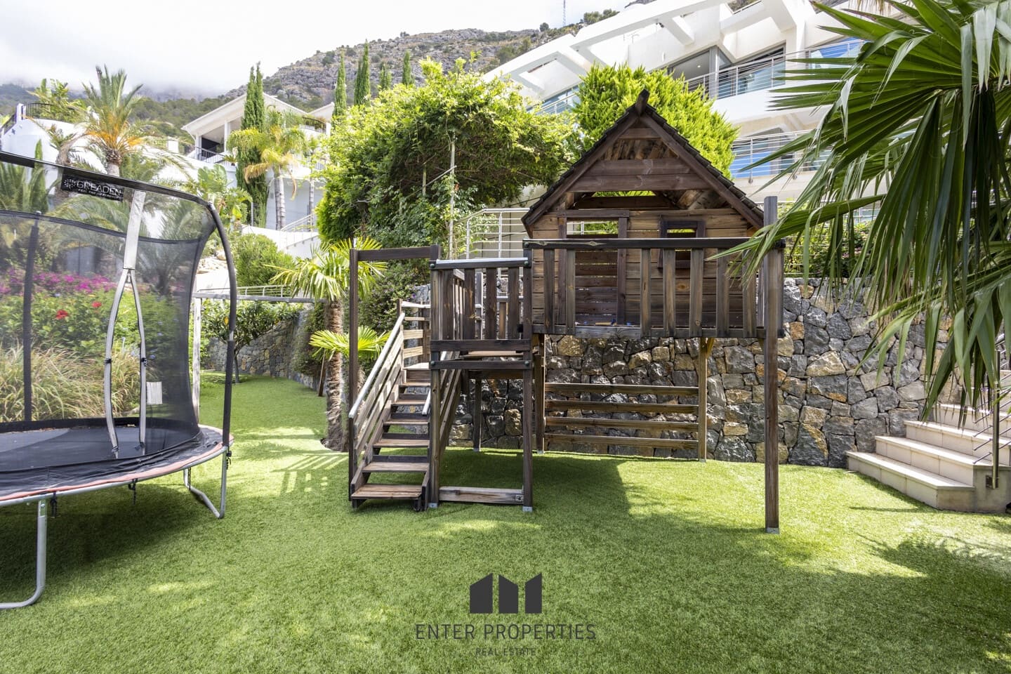 5 bedroom Villa for sale in Altea with pool - € 2,480,000 (Ref: 9127937)