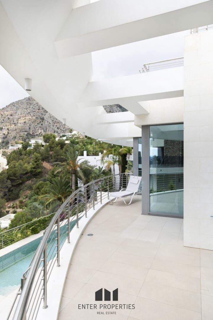 5 bedroom Villa for sale in Altea with pool - € 2,480,000 (Ref: 9127937)