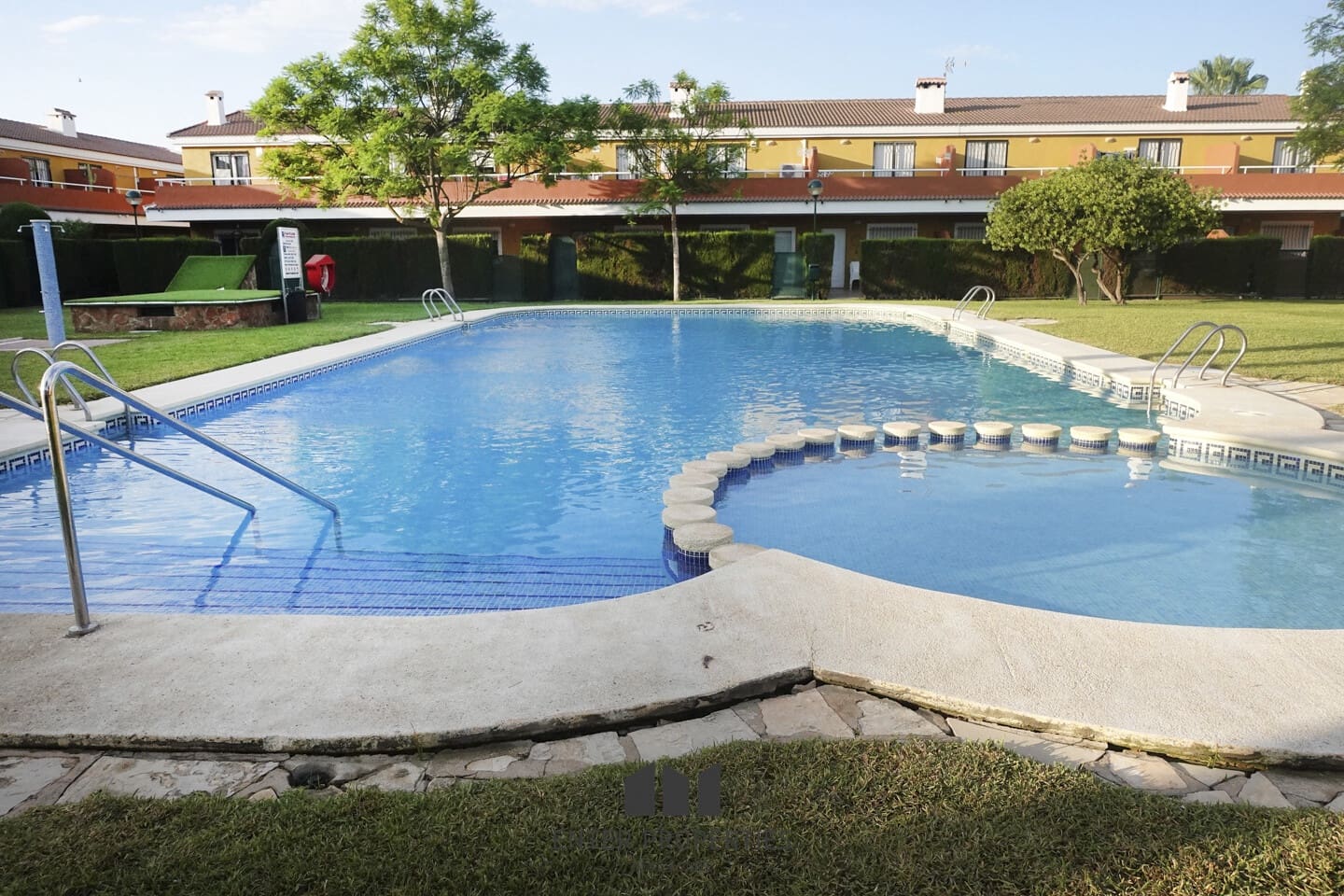 3 soveværelse Rækkehus til salg i Els Poblets med swimmingpool - € 280.000 (Ref: 9136805)