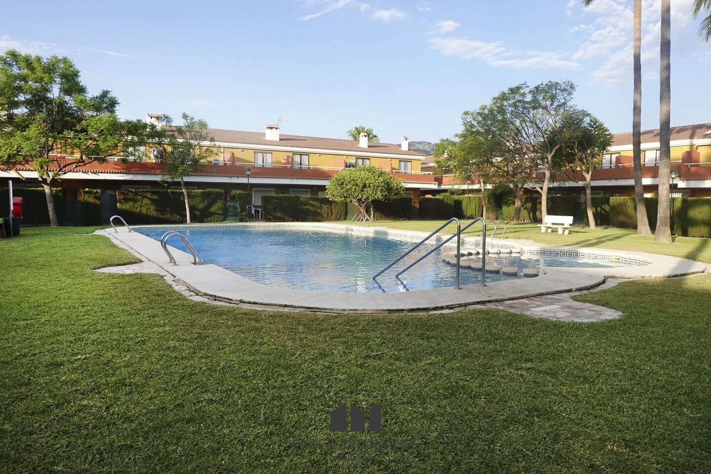 3 soveværelse Rækkehus til salg i Els Poblets med swimmingpool - € 280.000 (Ref: 9136805)