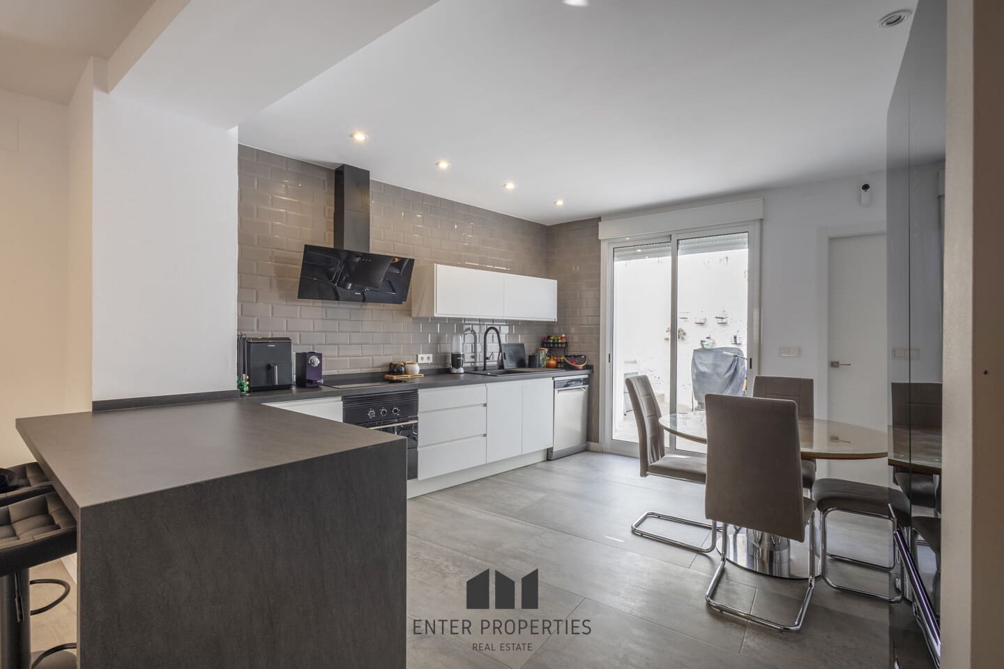 4 bedroom Townhouse for sale in Ondara with pool garage - € 350,000 (Ref: 9246285)