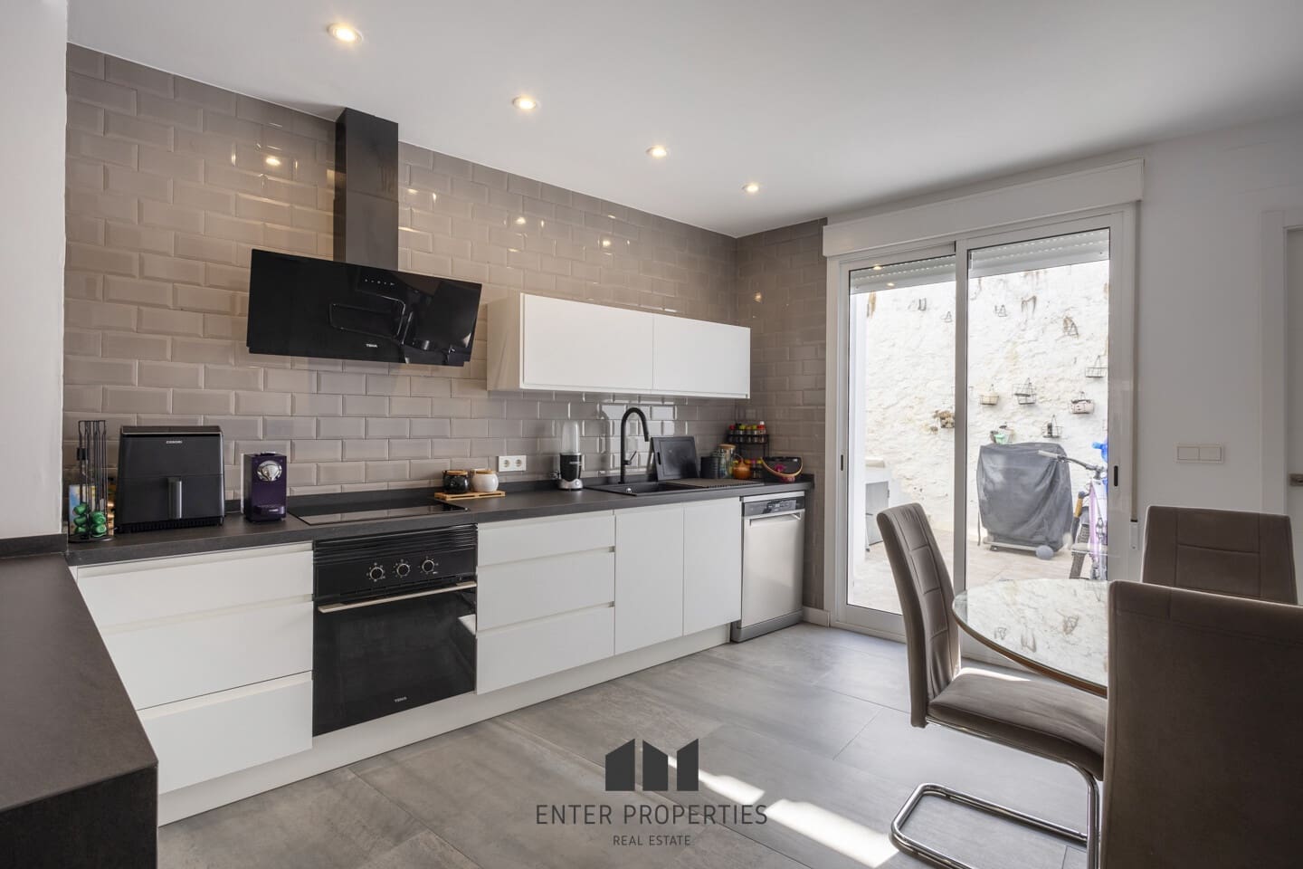 4 bedroom Townhouse for sale in Ondara with pool garage - € 350,000 (Ref: 9246285)