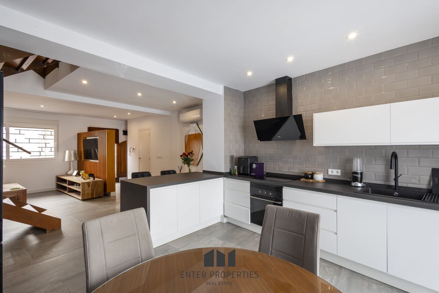 4 bedroom Townhouse for sale in Ondara with pool garage - € 350,000 (Ref: 9246285)