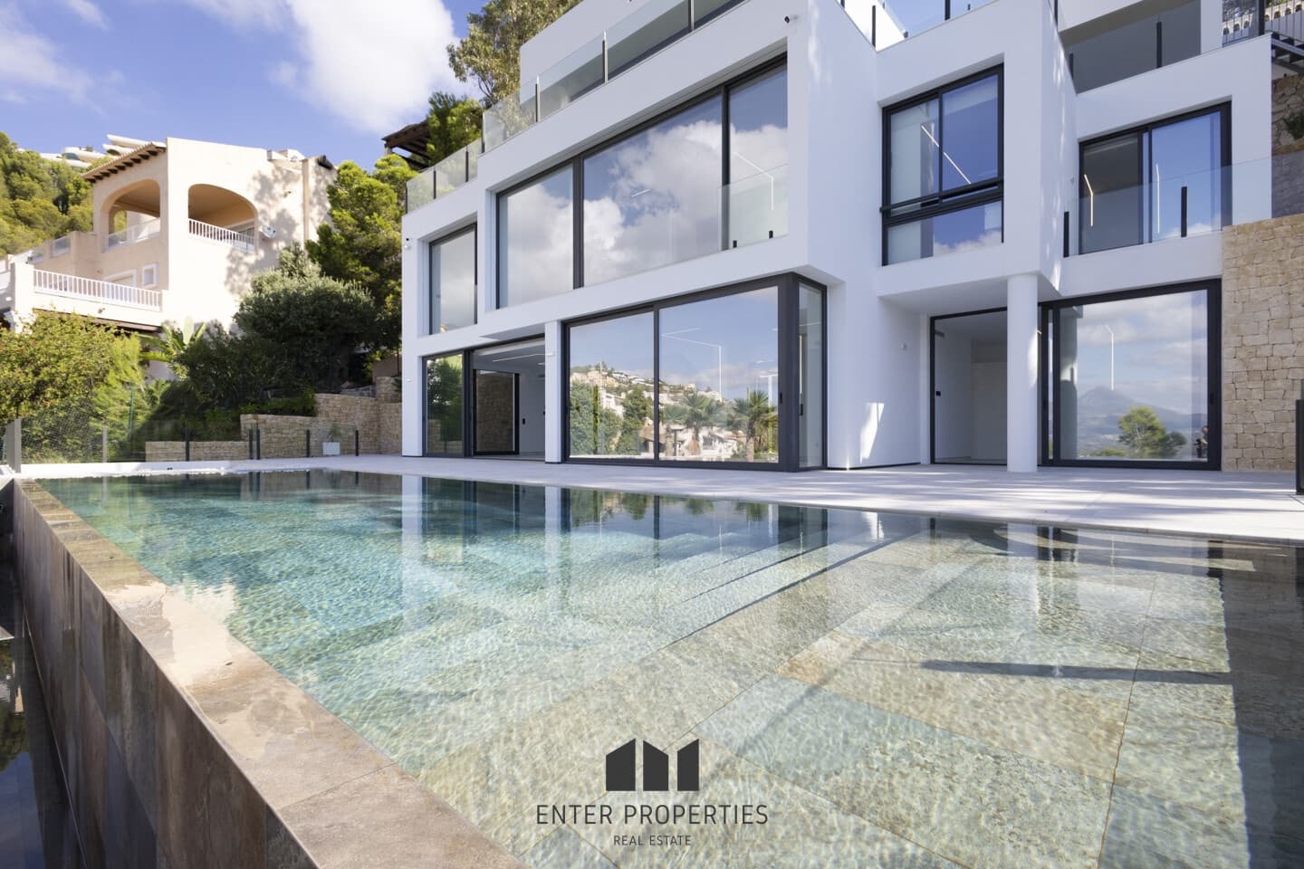 5 makuuhuone Huvila myytävänä paikassa Altea mukana uima-altaan 
autotalli - 2 350 000 € (Ref: 9290912)