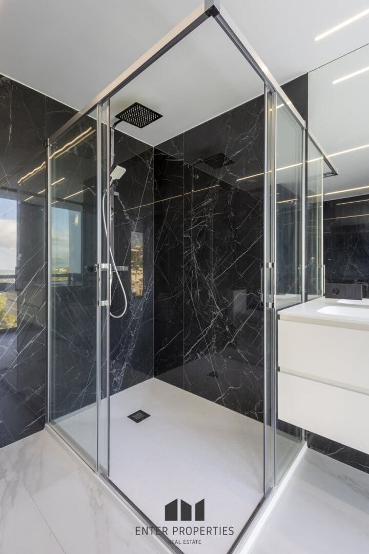 5 makuuhuone Huvila myytävänä paikassa Altea mukana uima-altaan 
autotalli - 2 350 000 € (Ref: 9290912)