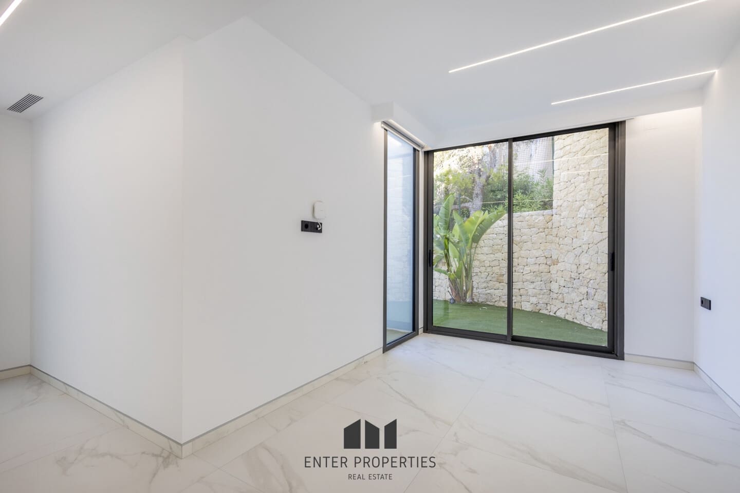 5 makuuhuone Huvila myytävänä paikassa Altea mukana uima-altaan 
autotalli - 2 350 000 € (Ref: 9290912)