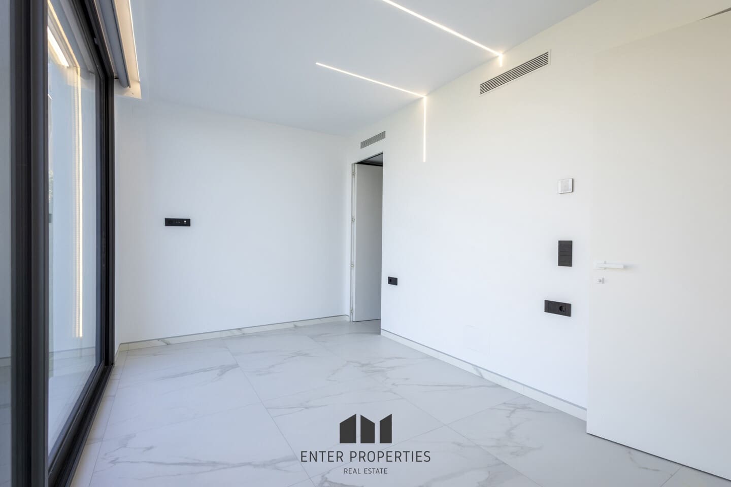 5 makuuhuone Huvila myytävänä paikassa Altea mukana uima-altaan 
autotalli - 2 350 000 € (Ref: 9290912)