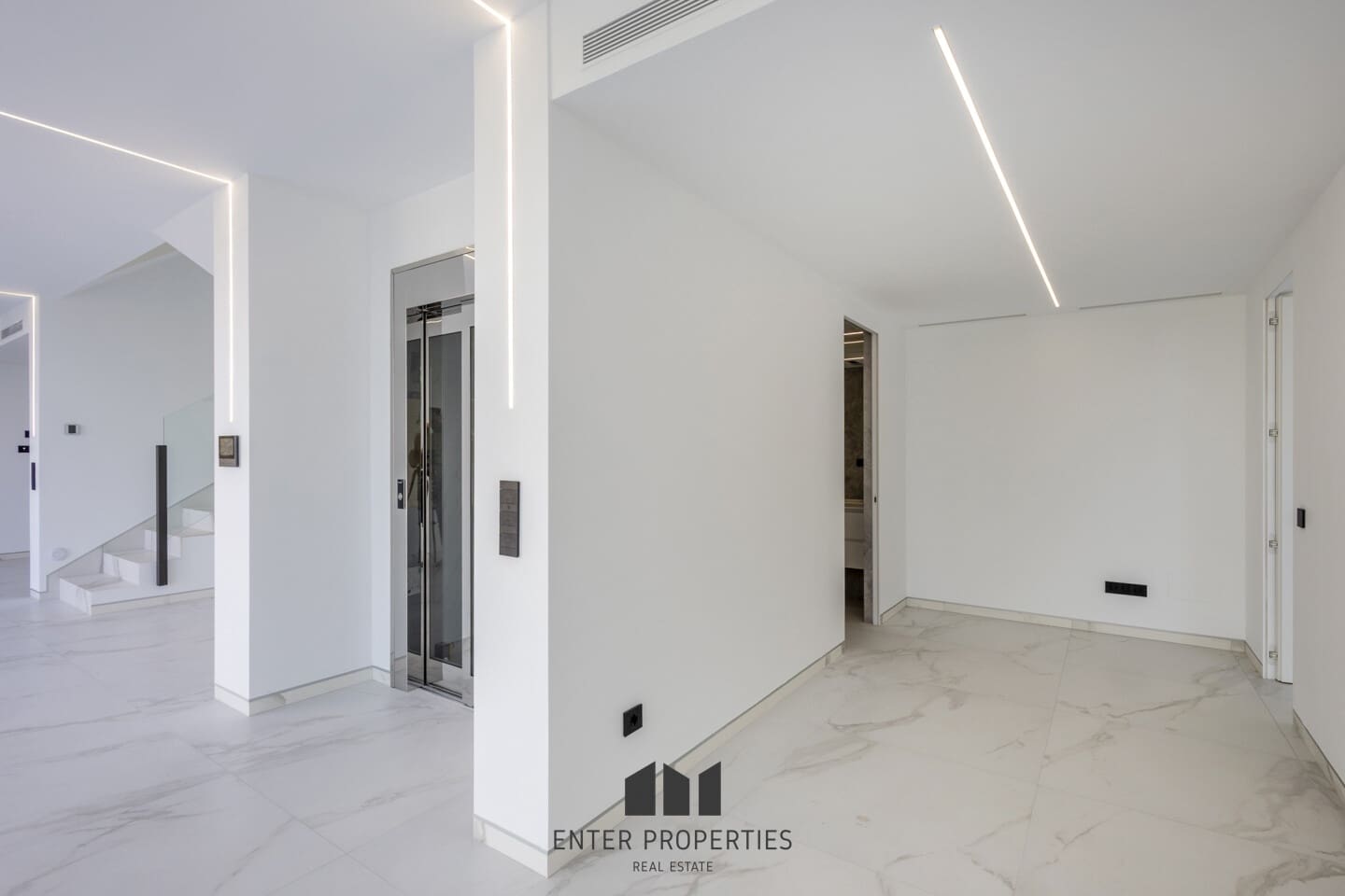 5 makuuhuone Huvila myytävänä paikassa Altea mukana uima-altaan 
autotalli - 2 350 000 € (Ref: 9290912)