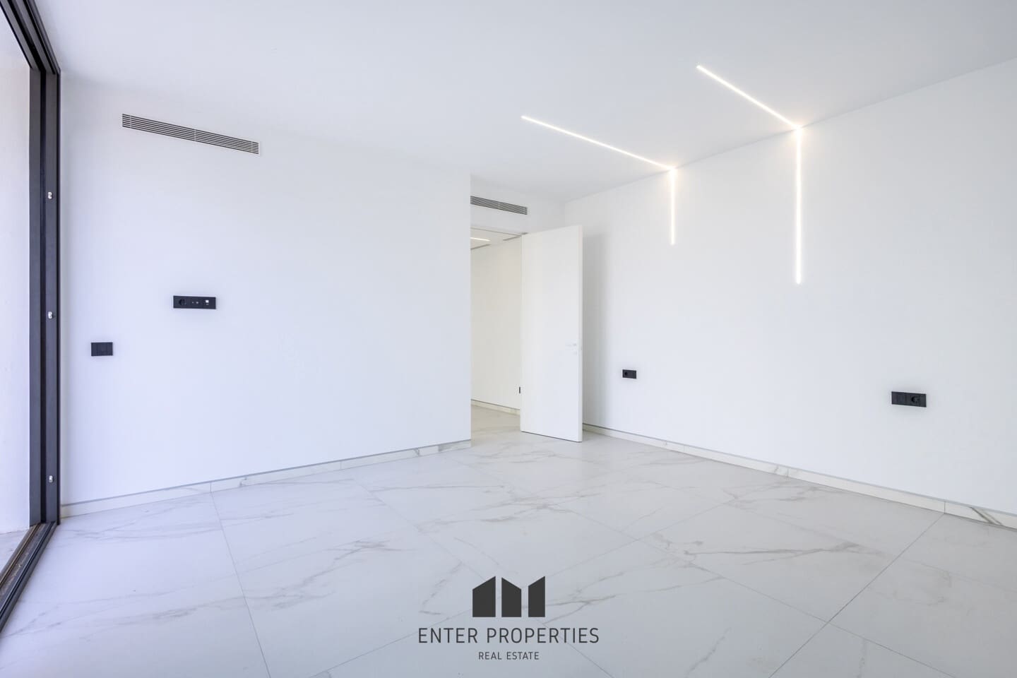 5 makuuhuone Huvila myytävänä paikassa Altea mukana uima-altaan 
autotalli - 2 350 000 € (Ref: 9290912)