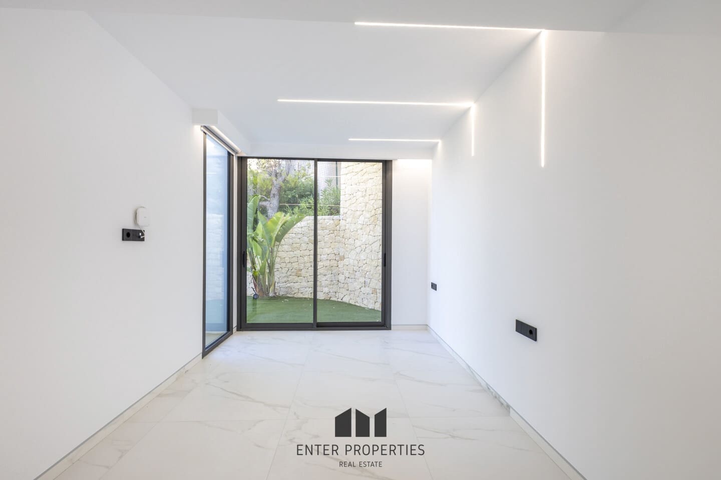 5 makuuhuone Huvila myytävänä paikassa Altea mukana uima-altaan 
autotalli - 2 350 000 € (Ref: 9290912)