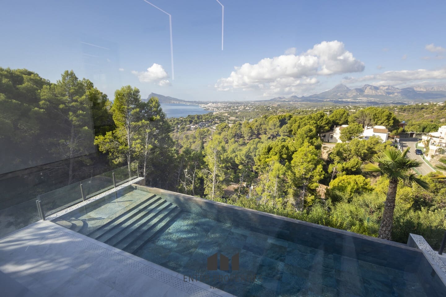 5 makuuhuone Huvila myytävänä paikassa Altea mukana uima-altaan 
autotalli - 2 350 000 € (Ref: 9290912)