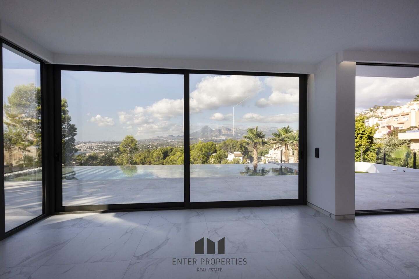 5 makuuhuone Huvila myytävänä paikassa Altea mukana uima-altaan 
autotalli - 2 350 000 € (Ref: 9290912)