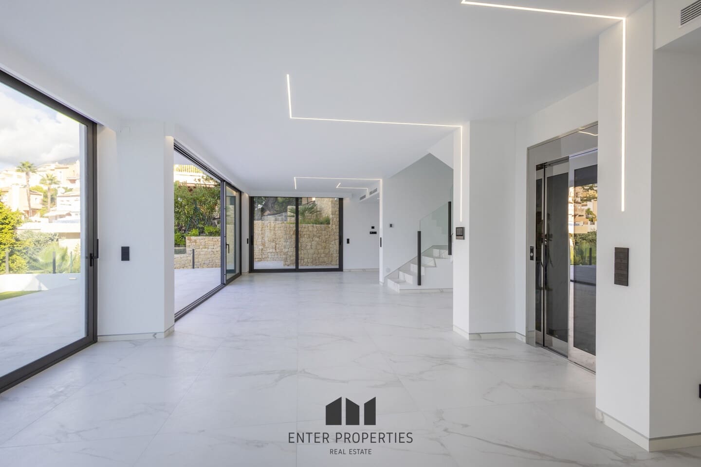 5 makuuhuone Huvila myytävänä paikassa Altea mukana uima-altaan 
autotalli - 2 350 000 € (Ref: 9290912)