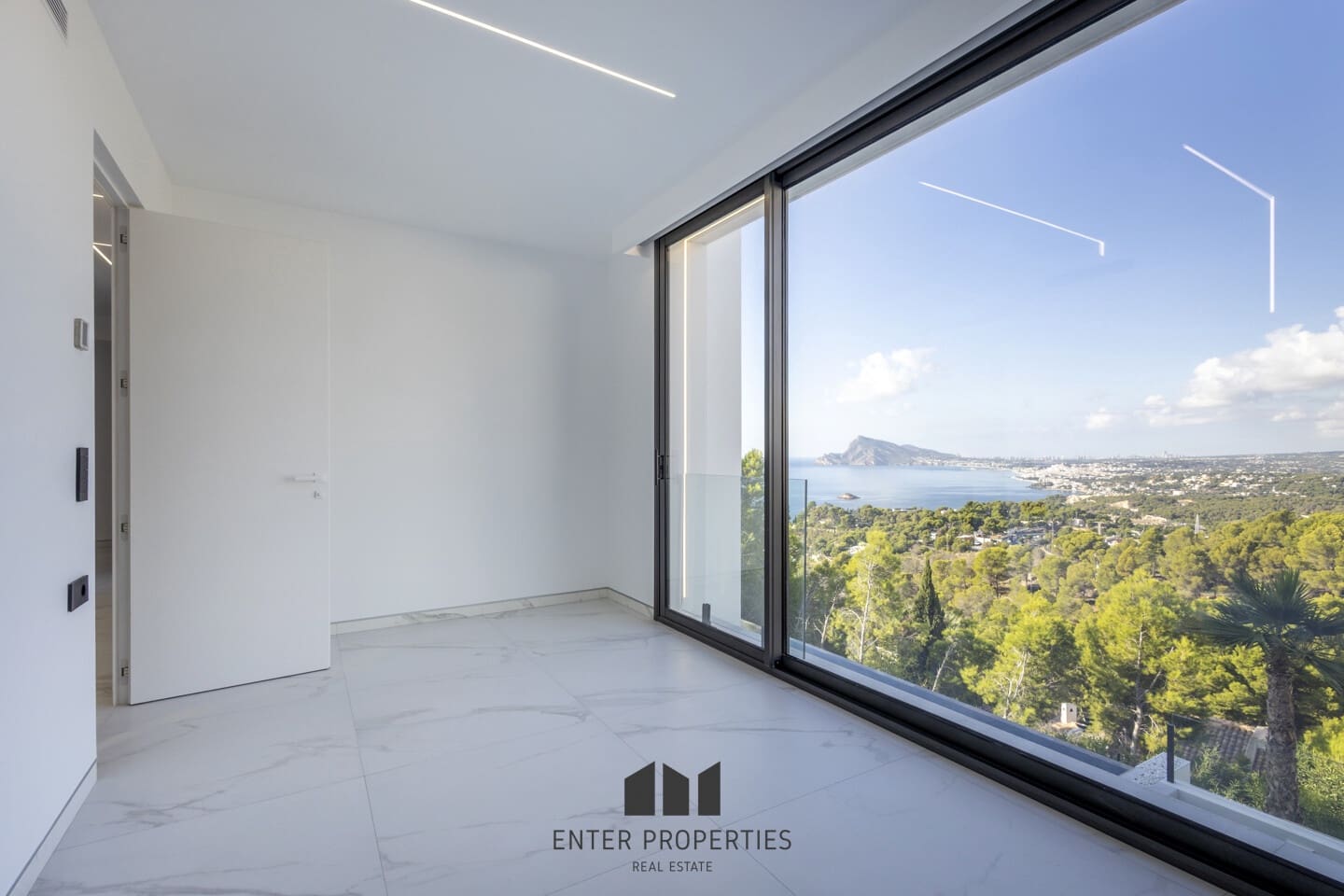 5 makuuhuone Huvila myytävänä paikassa Altea mukana uima-altaan 
autotalli - 2 350 000 € (Ref: 9290912)