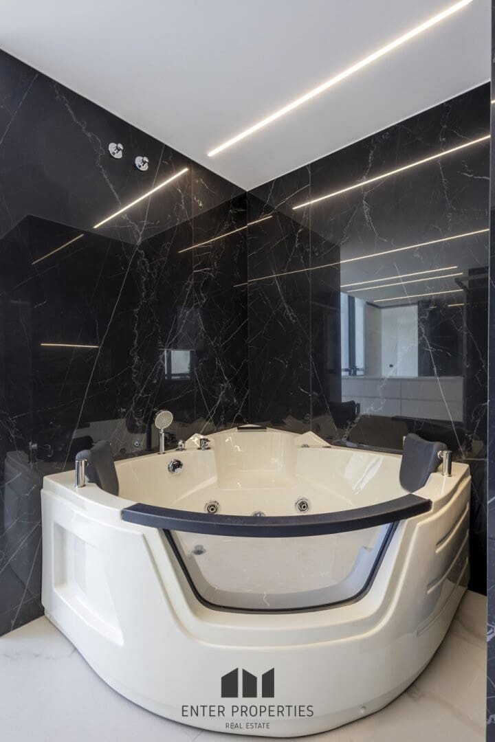 5 makuuhuone Huvila myytävänä paikassa Altea mukana uima-altaan 
autotalli - 2 350 000 € (Ref: 9290912)