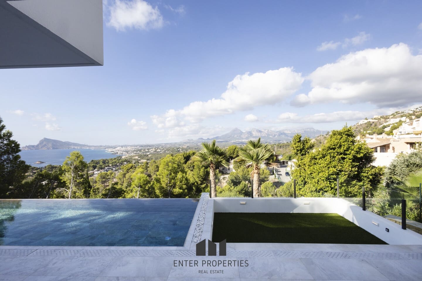 5 makuuhuone Huvila myytävänä paikassa Altea mukana uima-altaan 
autotalli - 2 350 000 € (Ref: 9290912)