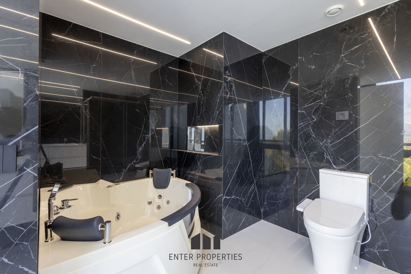 5 makuuhuone Huvila myytävänä paikassa Altea mukana uima-altaan 
autotalli - 2 350 000 € (Ref: 9290912)