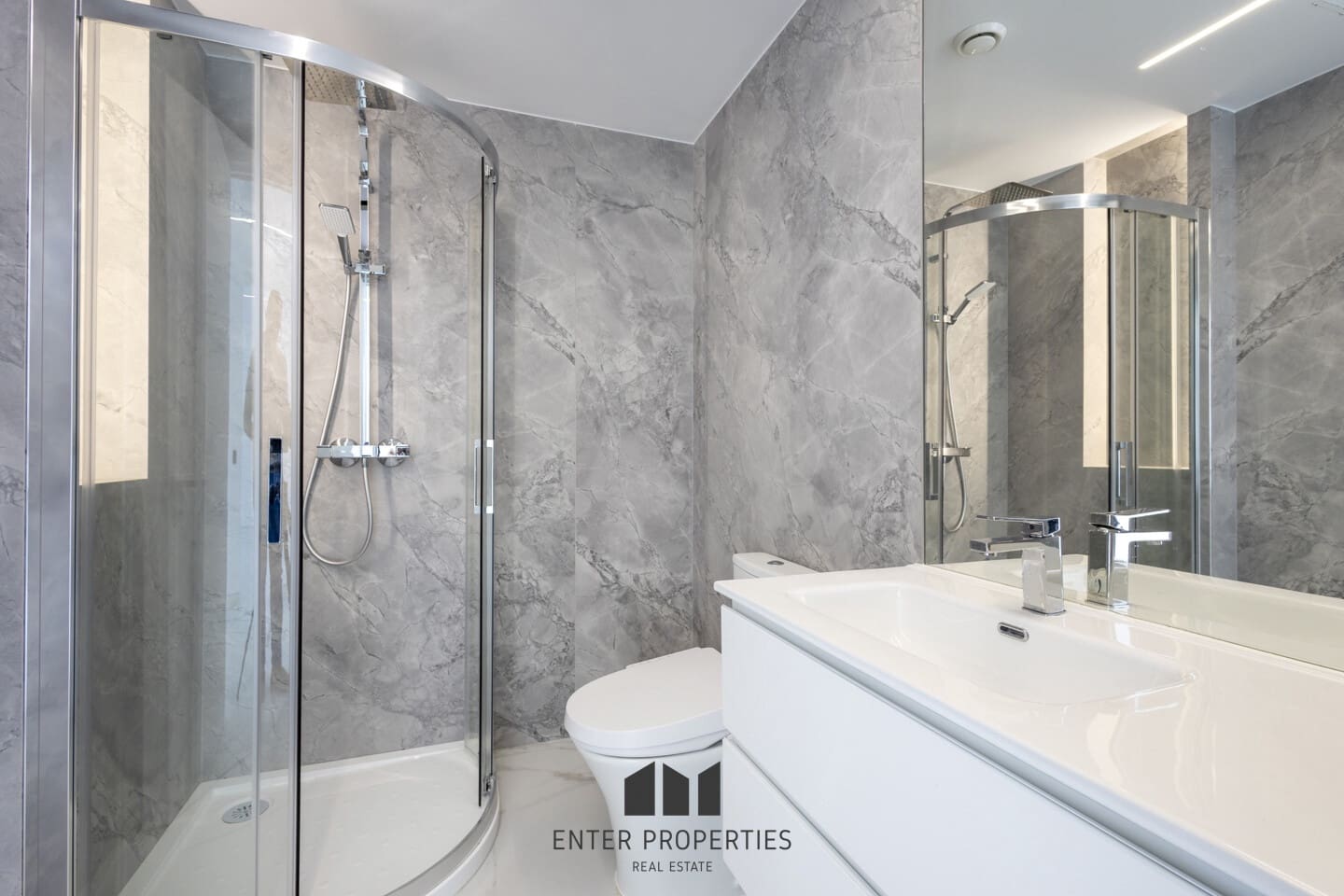 5 makuuhuone Huvila myytävänä paikassa Altea mukana uima-altaan 
autotalli - 2 350 000 € (Ref: 9290912)