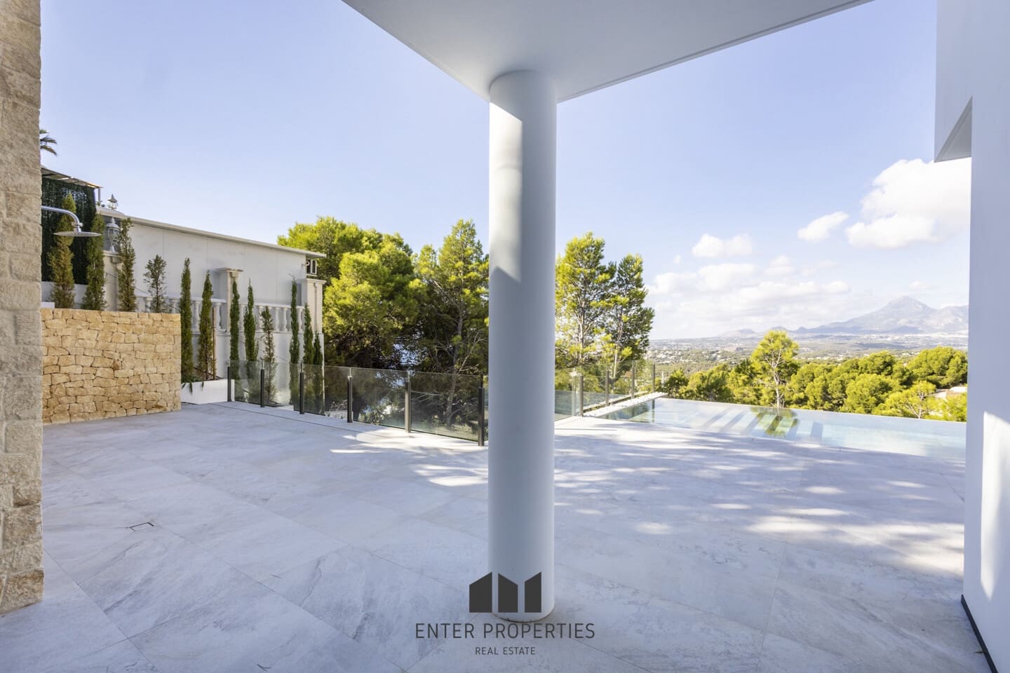 5 makuuhuone Huvila myytävänä paikassa Altea mukana uima-altaan 
autotalli - 2 350 000 € (Ref: 9290912)