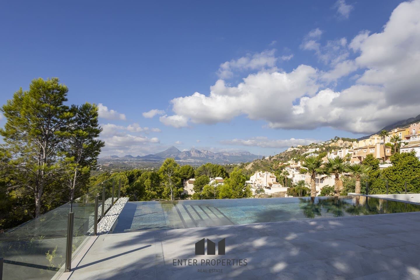 5 makuuhuone Huvila myytävänä paikassa Altea mukana uima-altaan 
autotalli - 2 350 000 € (Ref: 9290912)