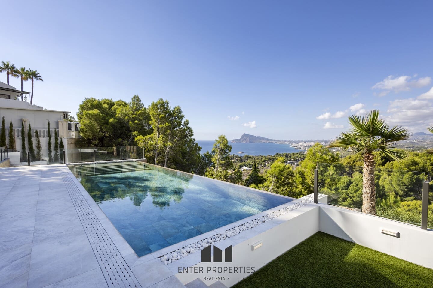 5 makuuhuone Huvila myytävänä paikassa Altea mukana uima-altaan 
autotalli - 2 350 000 € (Ref: 9290912)