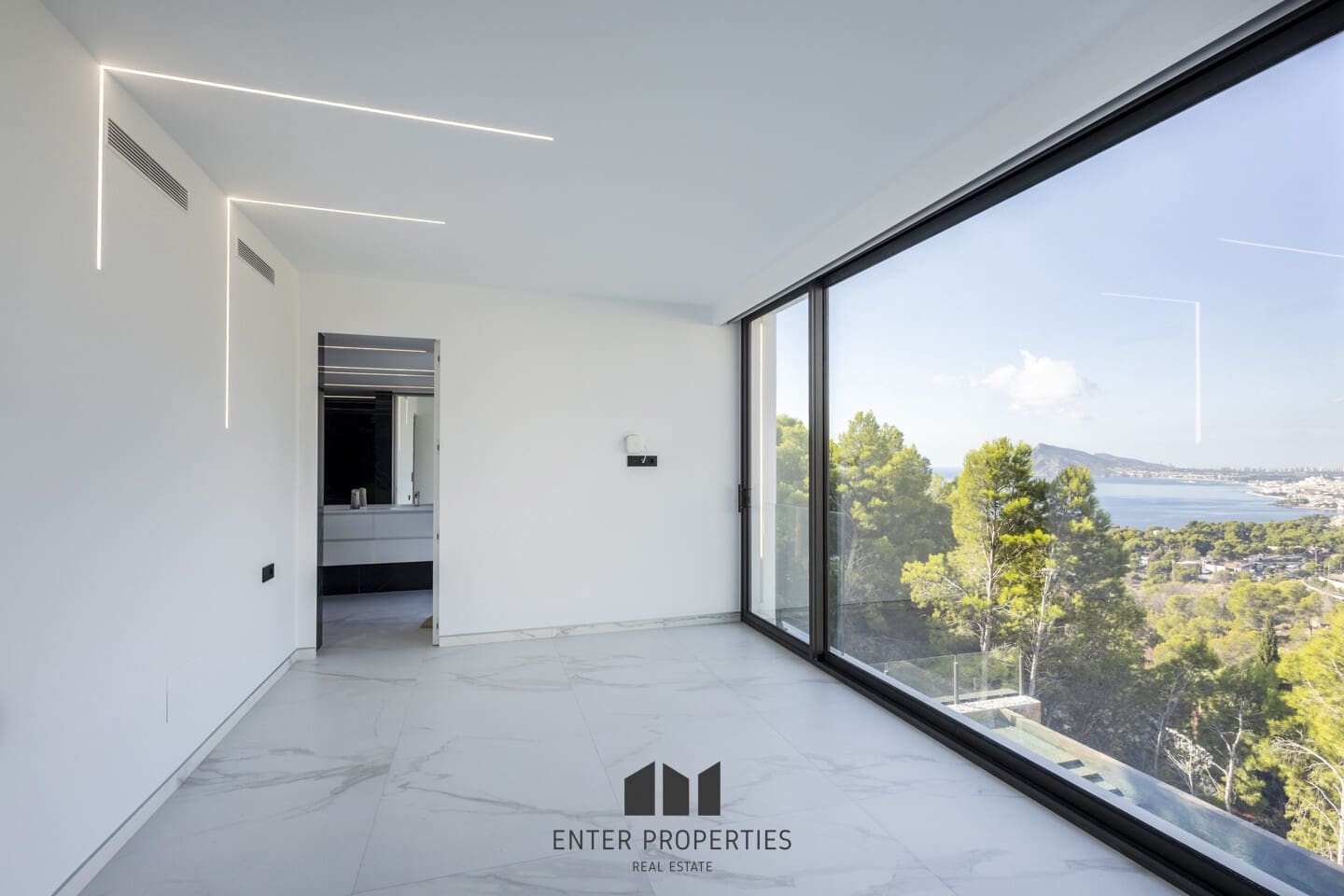 5 makuuhuone Huvila myytävänä paikassa Altea mukana uima-altaan 
autotalli - 2 350 000 € (Ref: 9290912)