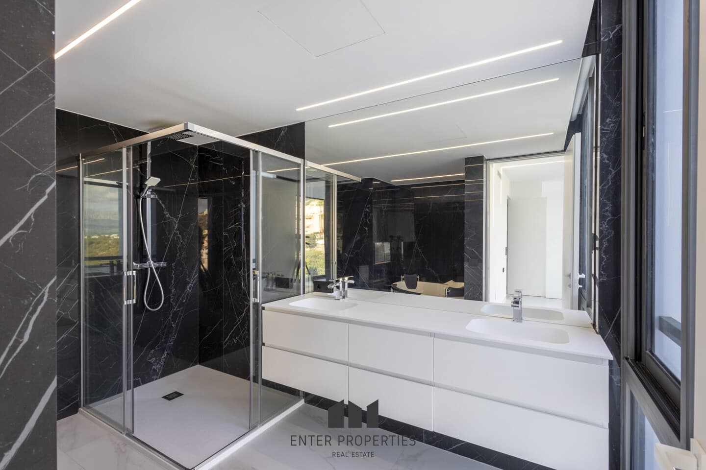 5 makuuhuone Huvila myytävänä paikassa Altea mukana uima-altaan 
autotalli - 2 350 000 € (Ref: 9290912)