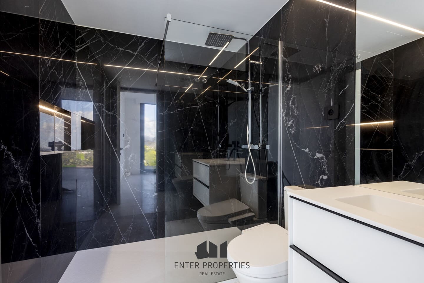 5 makuuhuone Huvila myytävänä paikassa Altea mukana uima-altaan 
autotalli - 2 350 000 € (Ref: 9290912)