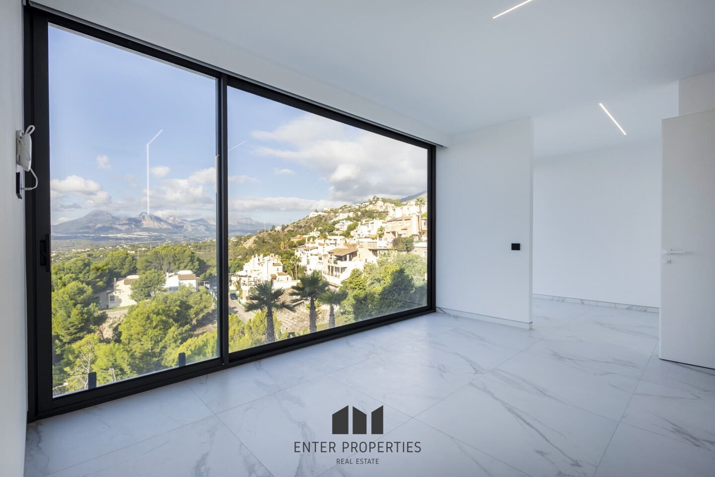 5 makuuhuone Huvila myytävänä paikassa Altea mukana uima-altaan 
autotalli - 2 350 000 € (Ref: 9290912)