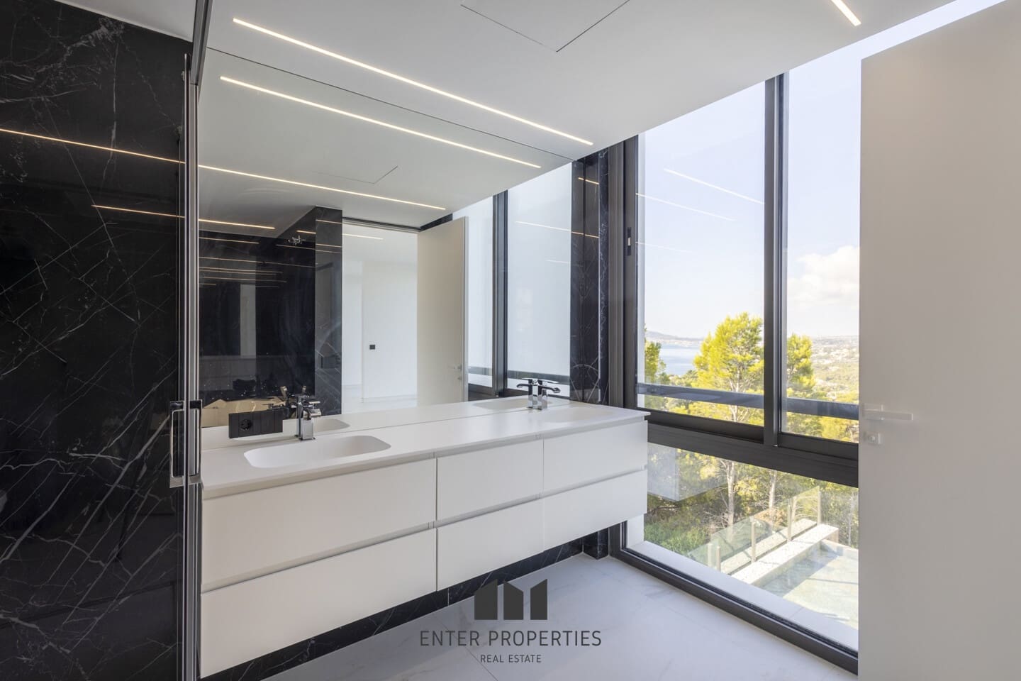 5 makuuhuone Huvila myytävänä paikassa Altea mukana uima-altaan 
autotalli - 2 350 000 € (Ref: 9290912)