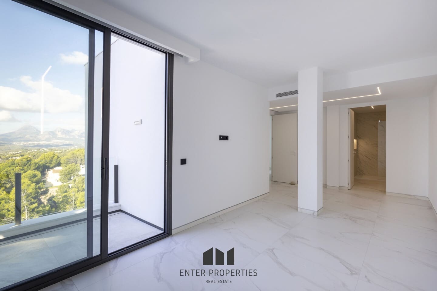 5 makuuhuone Huvila myytävänä paikassa Altea mukana uima-altaan 
autotalli - 2 350 000 € (Ref: 9290912)