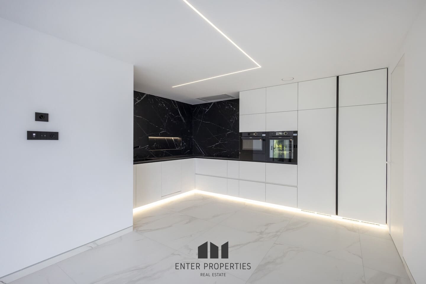 5 makuuhuone Huvila myytävänä paikassa Altea mukana uima-altaan 
autotalli - 2 350 000 € (Ref: 9290912)