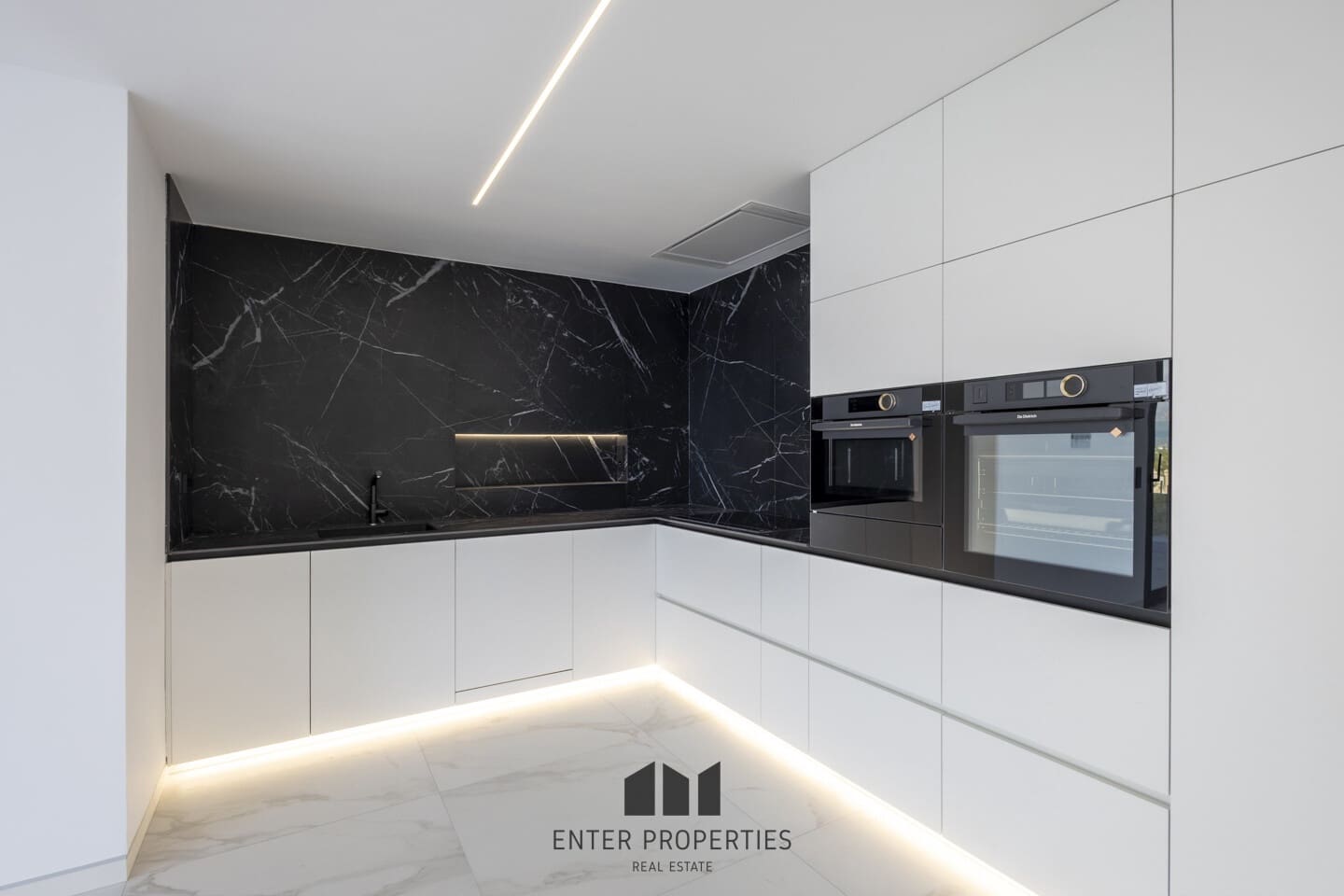 5 makuuhuone Huvila myytävänä paikassa Altea mukana uima-altaan 
autotalli - 2 350 000 € (Ref: 9290912)