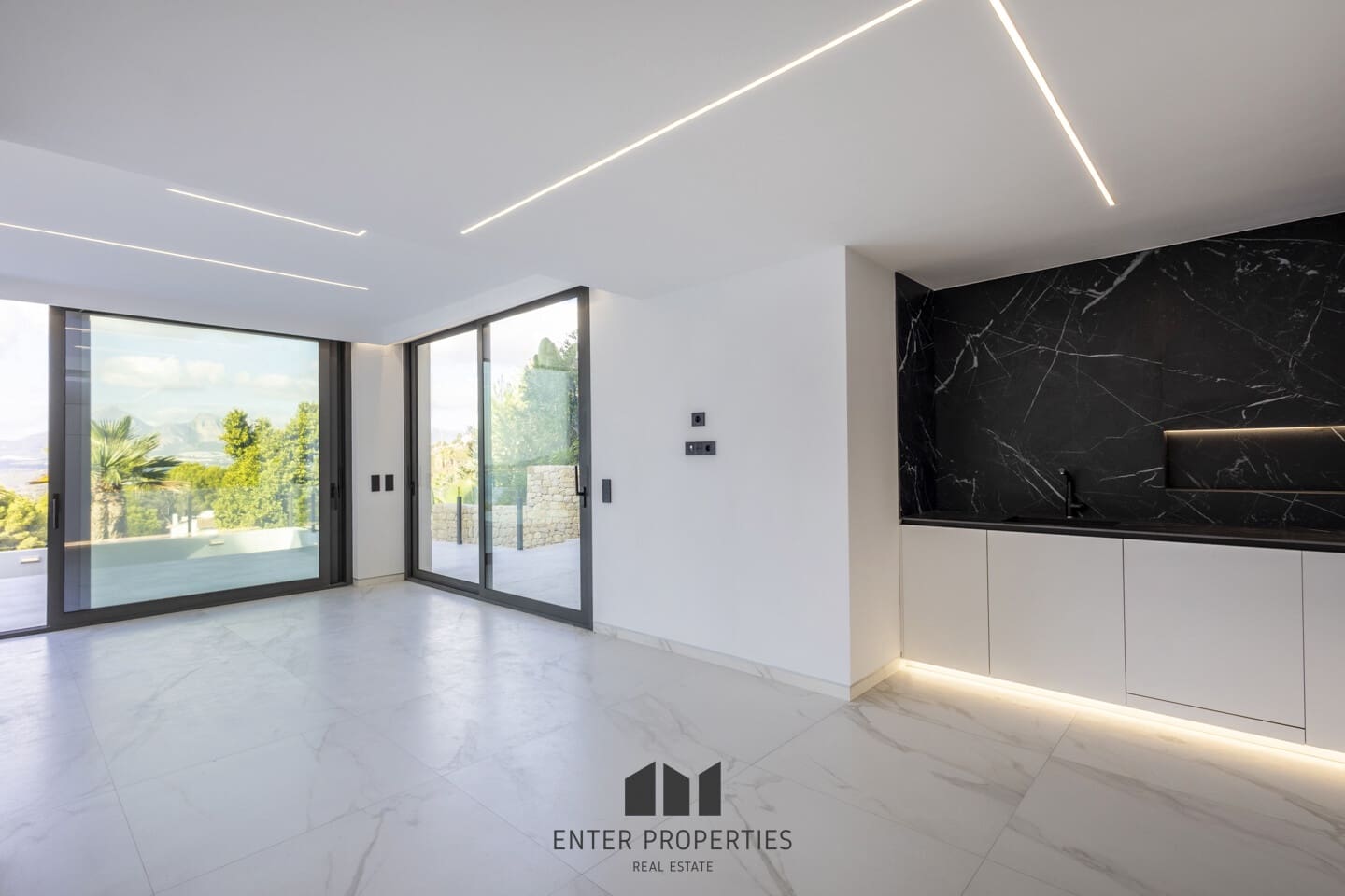 5 makuuhuone Huvila myytävänä paikassa Altea mukana uima-altaan 
autotalli - 2 350 000 € (Ref: 9290912)