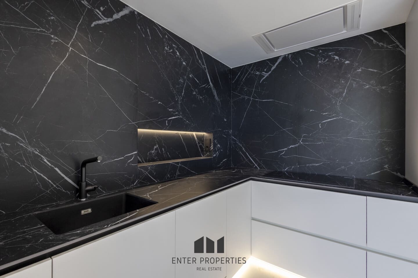 5 makuuhuone Huvila myytävänä paikassa Altea mukana uima-altaan 
autotalli - 2 350 000 € (Ref: 9290912)