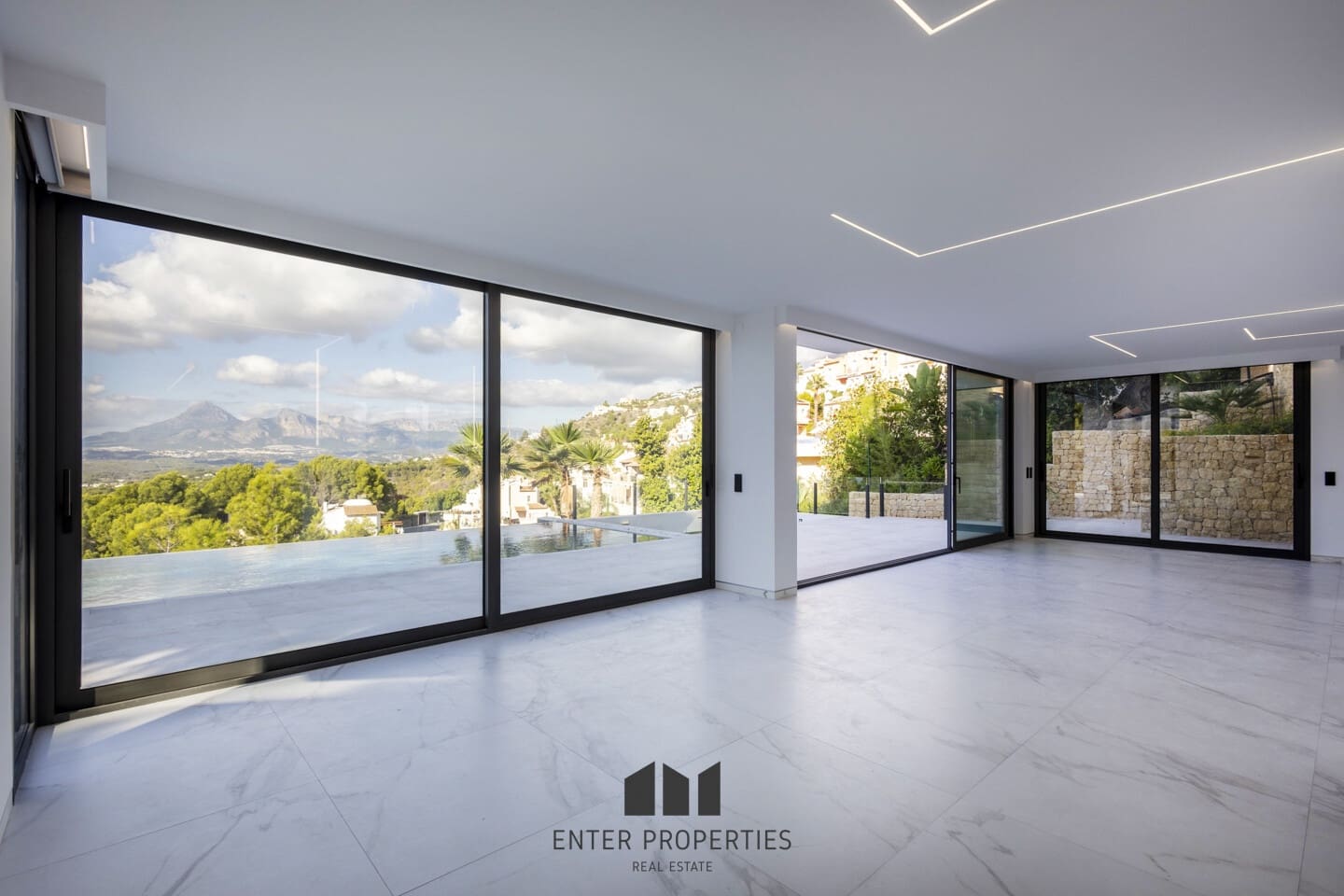 5 makuuhuone Huvila myytävänä paikassa Altea mukana uima-altaan 
autotalli - 2 350 000 € (Ref: 9290912)