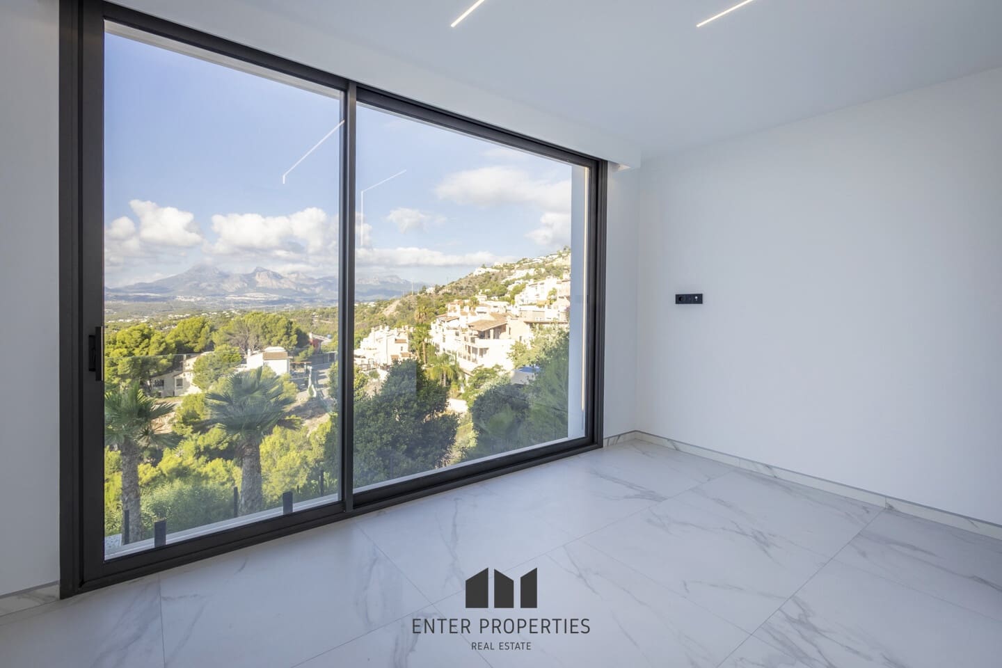 5 makuuhuone Huvila myytävänä paikassa Altea mukana uima-altaan 
autotalli - 2 350 000 € (Ref: 9290912)