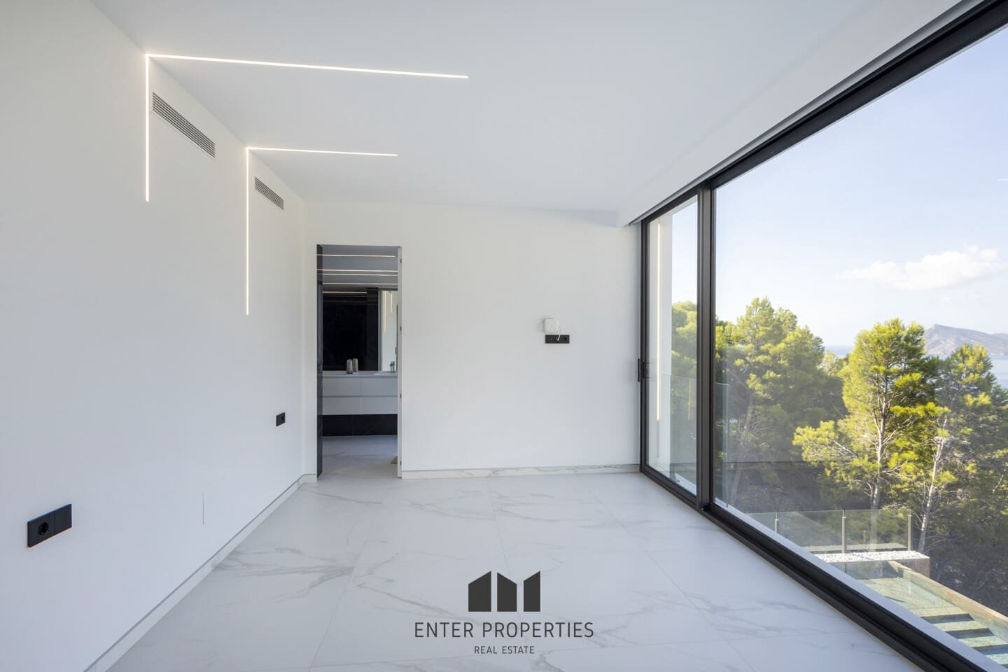 5 makuuhuone Huvila myytävänä paikassa Altea mukana uima-altaan 
autotalli - 2 350 000 € (Ref: 9290912)