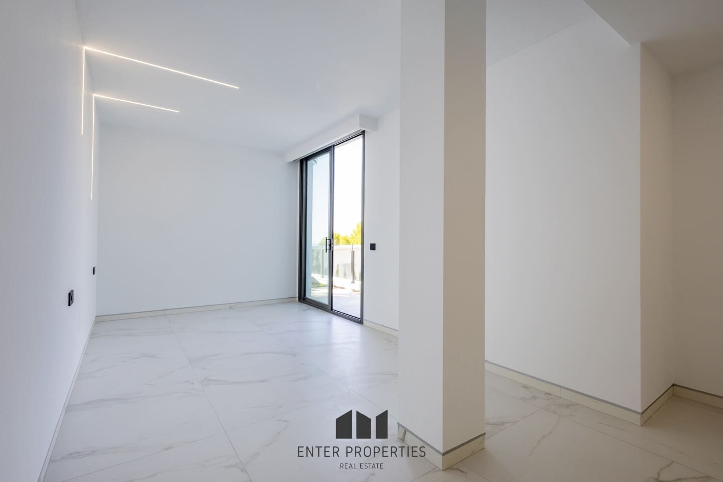 5 makuuhuone Huvila myytävänä paikassa Altea mukana uima-altaan 
autotalli - 2 350 000 € (Ref: 9290912)