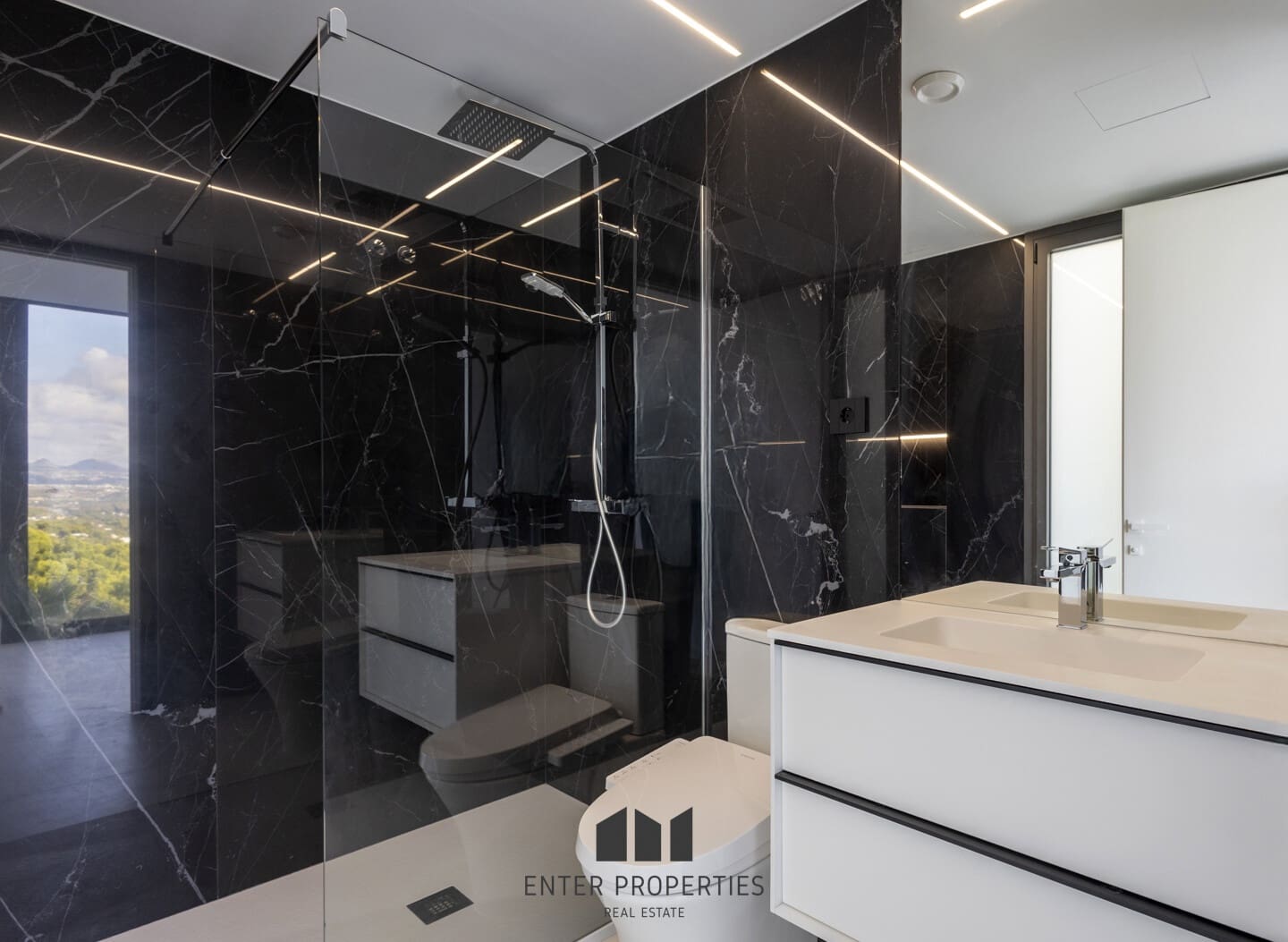 5 makuuhuone Huvila myytävänä paikassa Altea mukana uima-altaan 
autotalli - 2 350 000 € (Ref: 9290912)