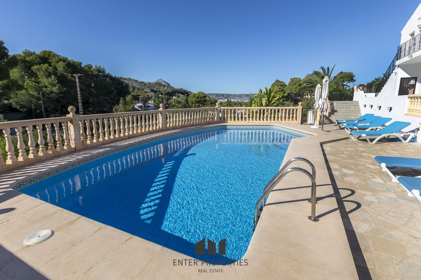 Chalet de 4 habitaciones en Javea / Xàbia en venta con piscina garaje - 750.000 € (Ref: 9358066)